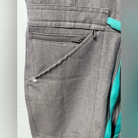 FIGS Rafaela Cargo FIONx ScrubJumpsuit In Graphite Women’s Scrubs Size XXS - Picture 10 of 16